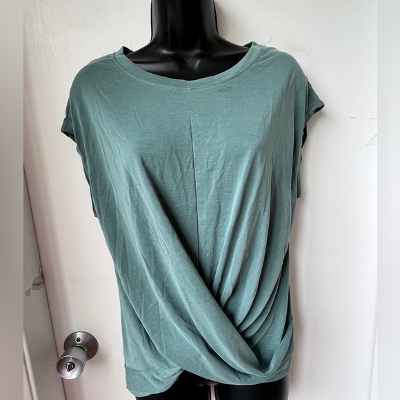 Gilli Short Sleeve Knot Twist Hem Tunic Blouse  size S - Picture 2 of 8